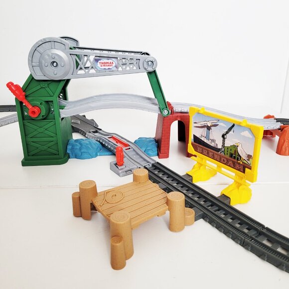 Thomas & Friends Trackmaster Bridge Lift Thomas & Skiff with Percy and Nia - Picture 5 of 8